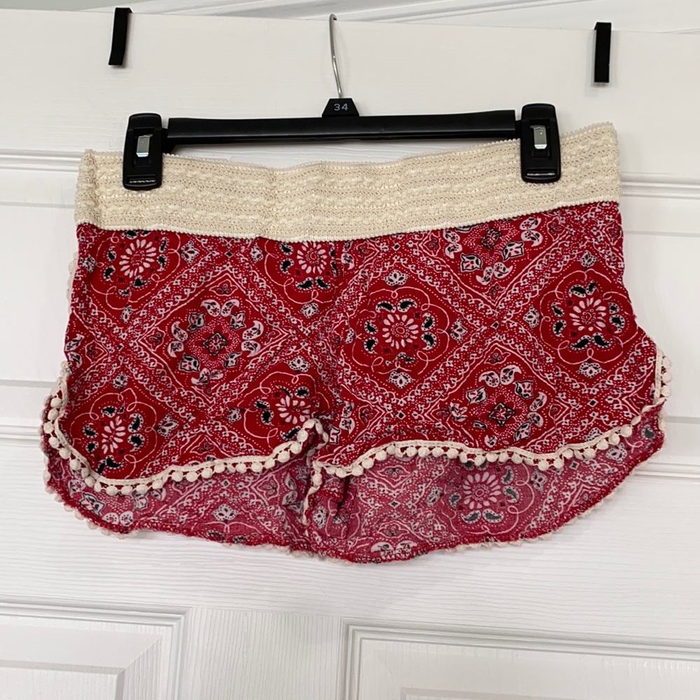 Red bandana pattern shorts